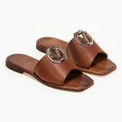 Κουπόνι 🛒 Πολύ καλή προσφορά 🔥 IRIS Σανδάλια δερμάτινα καρέ με μέταλλο και V σχέδιο - Καφέ 👍 🎉