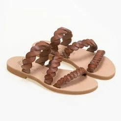 Φτηνός 😀 Πολύ καλή προσφορά 👏 IRIS Σανδάλια δερμάτινα με πλεγμένα λουράκια - Καφέ 👏 🌟