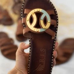 Αγορά 🔥 Κουπόνι 🔔 IRIS Σανδάλια δερμάτινα με στρογγυλή αγκράφα - Καφέ 💯 ⌛