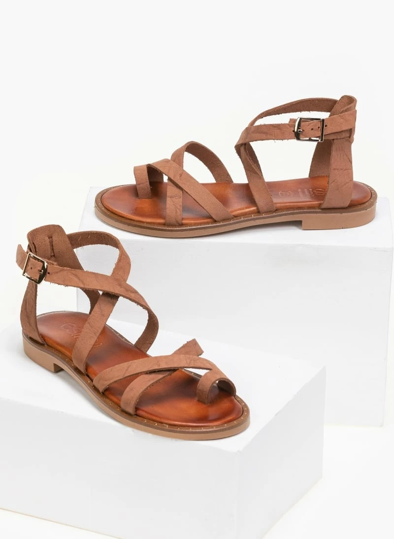 Best Pirce ⭐ Ολοκαίνουργιο ❤️ Πέδιλα δερμάτινα Estil φλατ με χιαστί λουράκια - Ταμπά 👏 🤩 - Image 3