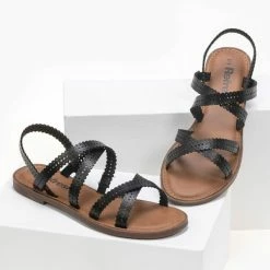 Τοπ 10 🛒 Κουπόνι 🎉 Πέδιλα φλατ με Laser Cut σχέδιο Refresh 72658 - Μαύρο 💯 🎁