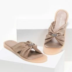 Φτηνός 🧨 Κουπόνι 🎉 The Fashion Project Σανδάλια φλατ με Strass διακοσμητικό - Μπεζ 🌟 😉