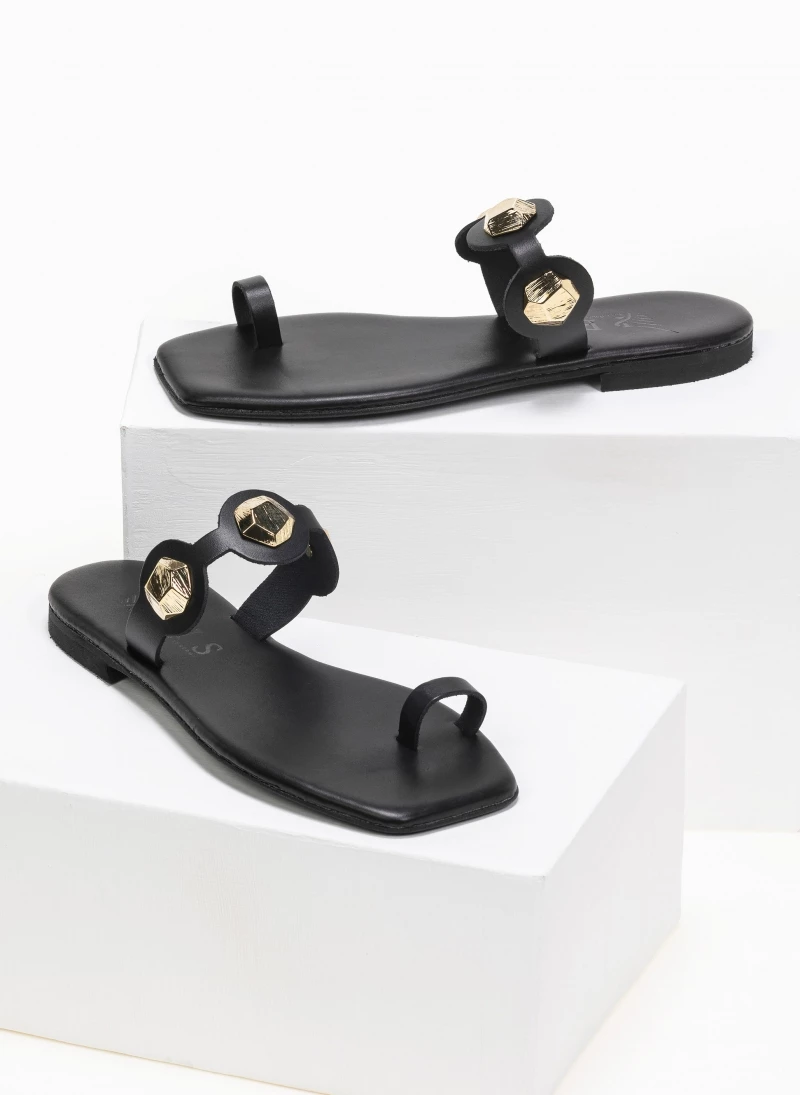 Τοπ 10 🎉 Best Pirce 😍 IRIS Σανδάλια δερμάτινα καρέ με πολύγωνο μεταλλικό στοιχείο - Μαύρο 😉 ❤️